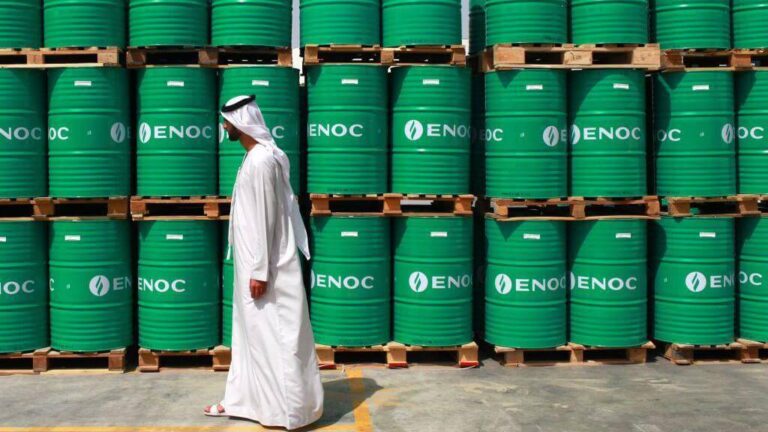 Reuters dẫn tuyên bố từ Tổ chức các quốc gia Arab xuất khẩu dầu mỏ (OAPEC) đưa ra vào Chủ Nhật, Các Tiểu vương quốc Arab Thống nhất (UAE) đã rời khỏi tổ chức liên chính phủ này. OAPEC là một liên minh không can thiệp vào các chính sách sản lượng của các quốc gia thành viên.