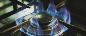 Theo Reuters đưa tin, nguồn cung LNG toàn cầu đã giảm khoảng 15% do xung đột và việc đóng cửa eo biển Hormuz, một quan chức cho biết tại Hội nghị thượng đỉnh LNG Budapest.