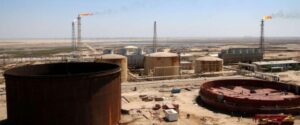 Sản lượng dầu của OPEC đã giảm xuống mức thấp nhất kể từ năm 2000, với sản lượng giảm 830.000 thùng mỗi ngày (bpd) xuống mức trung bình 20,04 triệu bpd trong tháng 4, theo một cuộc khảo sát của Reuters được công bố hôm thứ Hai.
