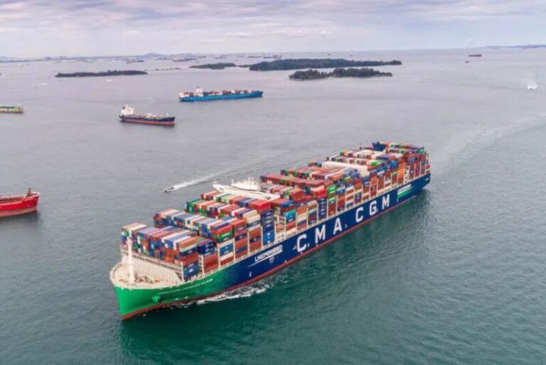Trước tình trạng eo biển Hormuz bị phong tỏa, một câu hỏi được đặt ra: Làm thế nào để tiếp tục cung ứng hàng hóa cho các quốc gia vùng Vịnh? Bởi các nước này phụ thuộc rất lớn vào nguồn hàng từ bên ngoài: Gần 85% thực phẩm của họ là nhập khẩu.