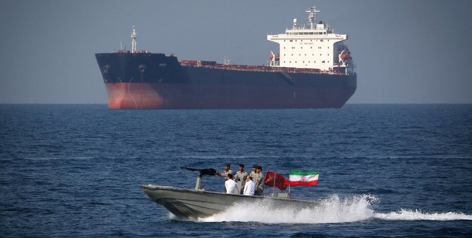 Tehran nhấn mạnh rằng các tàu không chỉ phải nắm rõ những yêu cầu này mà còn phải xin phép chính thức trước khi vào vùng biển eo biển Hormuz.