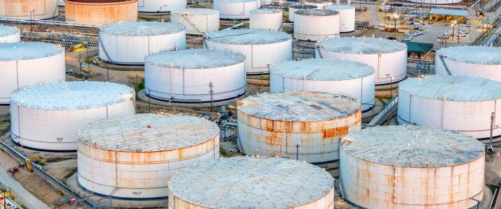 giá dầu Brent, giá dầu WTI, tồn kho dầu thế giới, IEA, thị trường dầu mỏ, năng lượng toàn cầu, dầu thô, eo biển Hormuz, LNG, xăng pha chế, giao dịch hàng hóa, hàng hóa phái sinh, Edu Trade, đầu tư năng lượng, giá dầu hôm nay.
